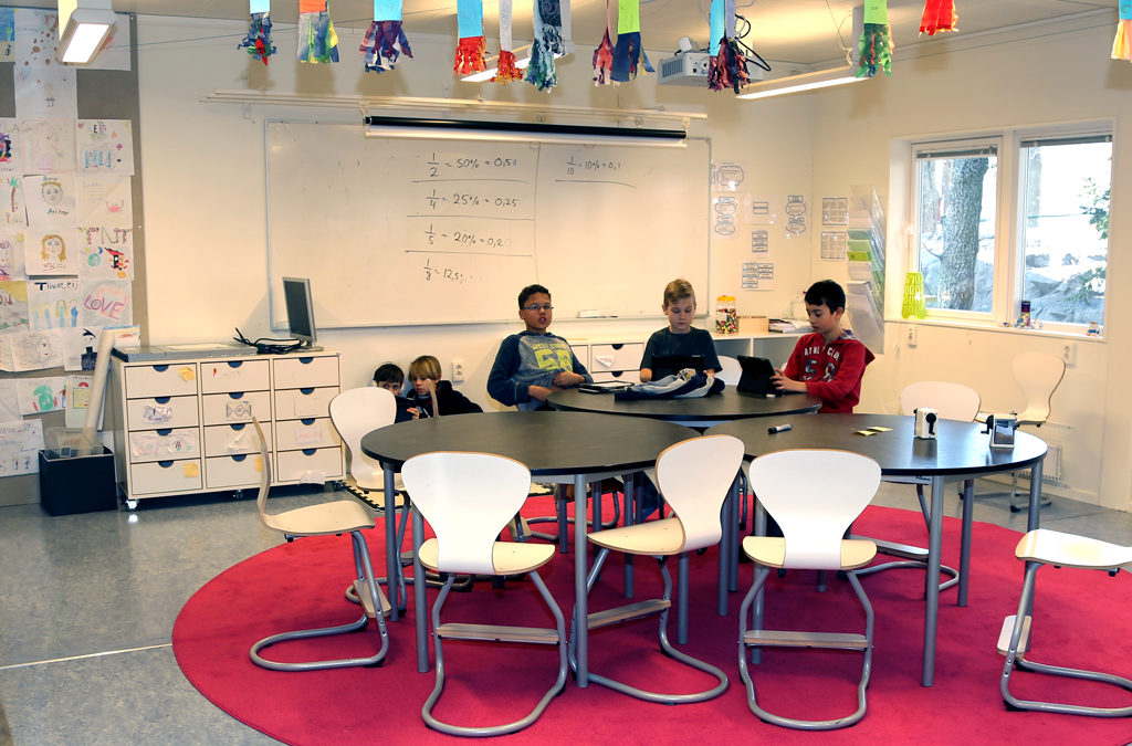 PCL designed rooms where the class can meet as a large group, in small cooperative groups and independently.